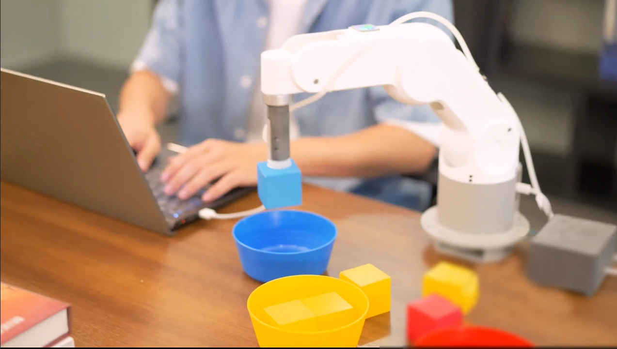 Mypalletizer - All-in-one suite - 4-Axis Compact Robotic Arm