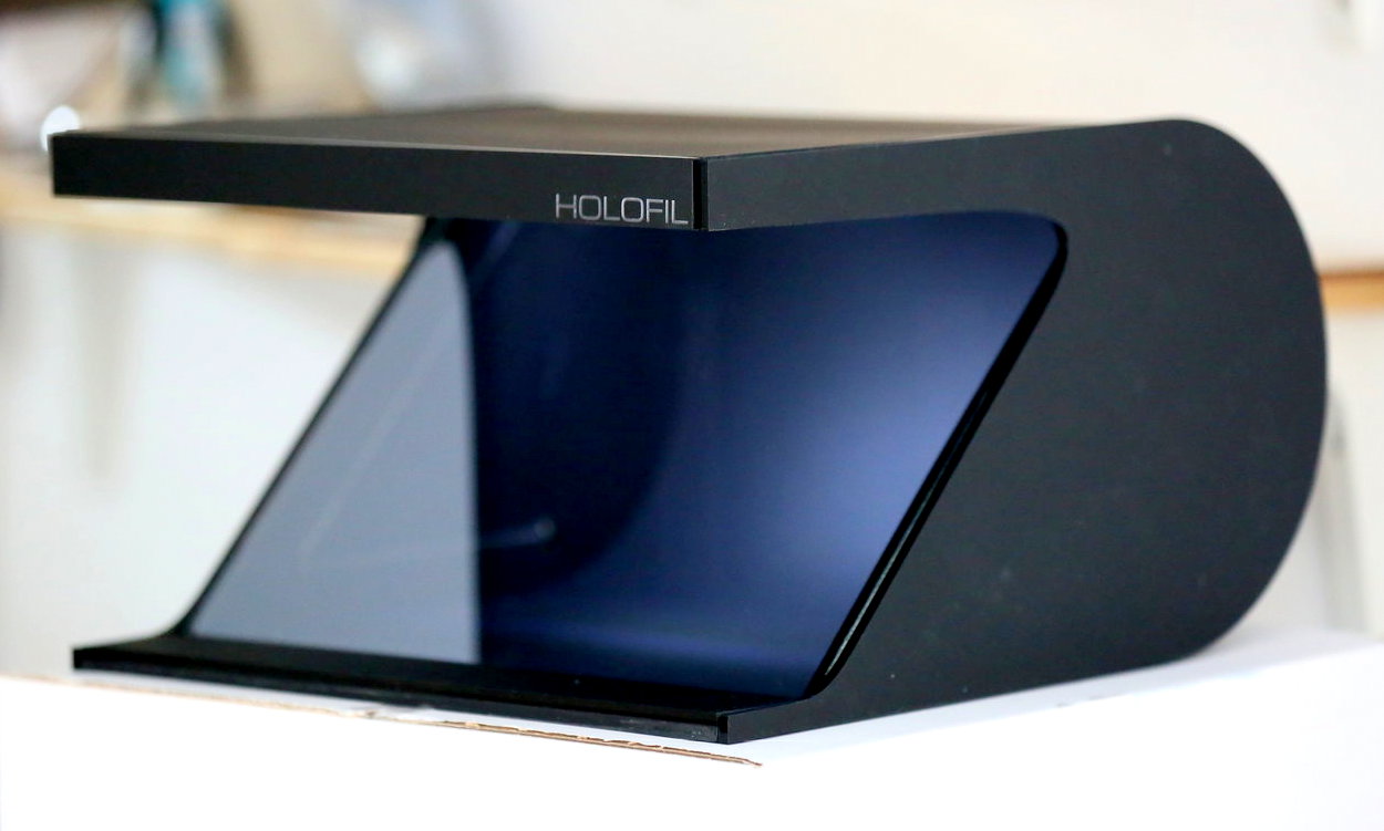 Holographic LCD Display with Bluetooth interactive App.
